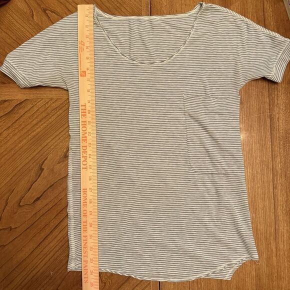 Lululemon Womens Ravi Tee Grey Gray Striped Scoop Neck Gym Yoga Pocket - Picture 7 of 8